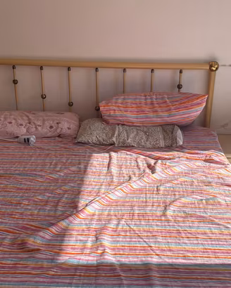 .cucina con forno ,camera da letto 