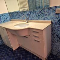 Mobile bagno con postazione per lavatrice