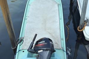 Cofano vetroresina con motore.