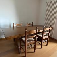 Tavolo rustico in legno con 4 sedie abbinate