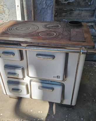 stufa  e cucina a legna