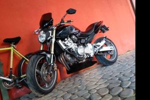 HONDA HORNET 600 SPECIAL CUSTOM