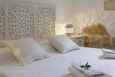 Testate letti in legno massello intagliate a mano