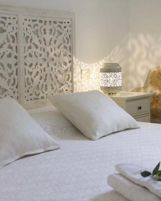 Testate letti in legno massello intagliate a mano