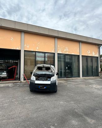 Immobile attrezzatoOfficina per autoripa