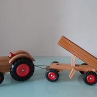 Trattore in legno