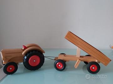 Trattore in legno