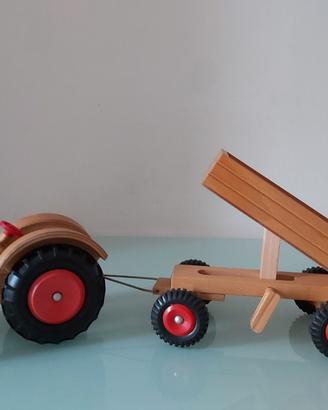 Trattore in legno