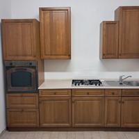 Cucina in massello di rovere e truciolato laminato