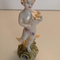 Statuina in ceramica.