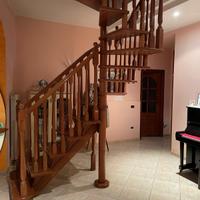 scala chiocciola legno massello 