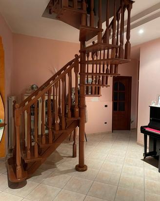 scala chiocciola legno massello 