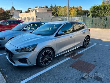 Ford focus st Line 2020 con impianto stereo nuovo