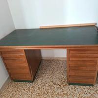 scrivania massiccia 