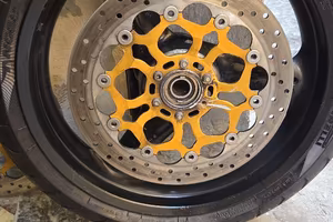 RUOTE Cerchi in lega + Dischi + Pinze freno ducati