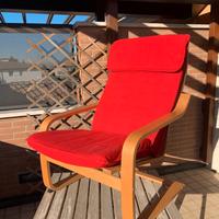 Poltrona molleggiata Ikea Poang rovere e rosso