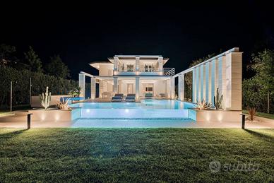 Villa di 350 m² con più di 5 locali a Forte dei Ma