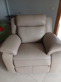 Poltrona in pelle con schienale reclinabile elettr