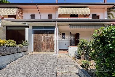 VILLA A SCHIERA CON GIARDINO PRIVATO A DUE PASSI D