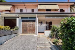 VILLA A SCHIERA CON GIARDINO PRIVATO A DUE PASSI D