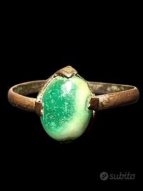 Raro anello medievale autentico con pietra verde