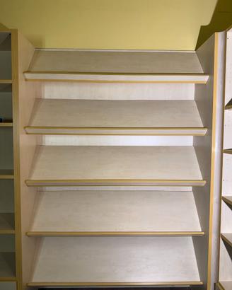 Scaffale/espositore con ripianti/mensole inclinati