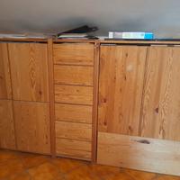 Scaffale chiuso in legno