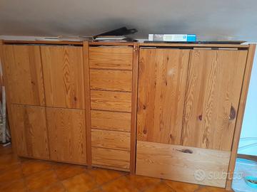 Scaffale chiuso in legno