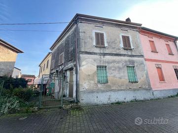 CASA SEMINDIPENDENTE A CASTELLUCCHIO