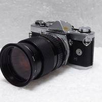 Fotocamera analogica Olympus OM-1N con zoom Tamron