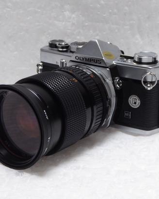 Fotocamera analogica Olympus OM-1N con zoom Tamron