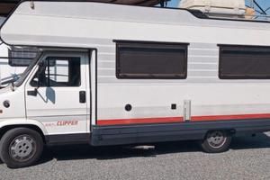 Camper mansardato Elnagh