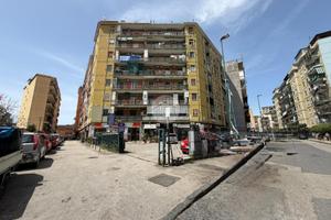 3 LOCALI A NAPOLI