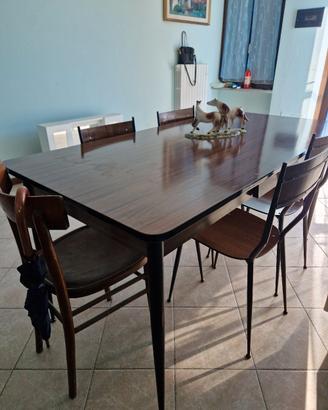 Tavolo in legno