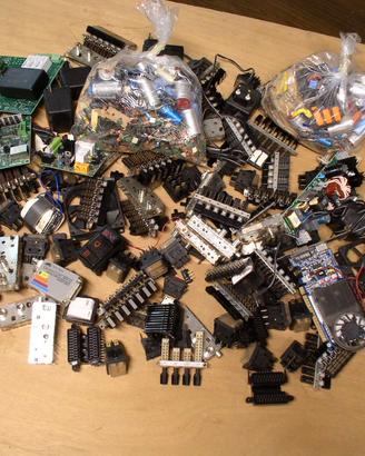 MATERIALE ELETTRONICO VARIO CIRCA 8 Kg.