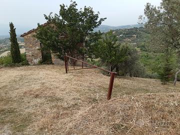Terreno di 4.200 mq con rudere e vista panoramica