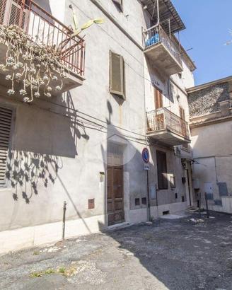 4 LOCALI A PALOMBARA SABINA