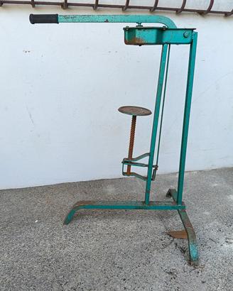Tappatrice per tappi in sughero