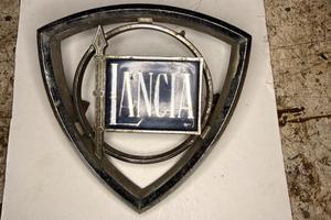 Lancia d’epoca – stemma e coprimozzo originali