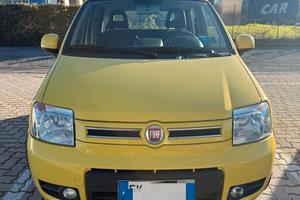 fiat panda benzina 2012 tenuta molto bene 