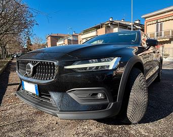 VOLVO V60 CC B4 (d) AWD automatico Plus