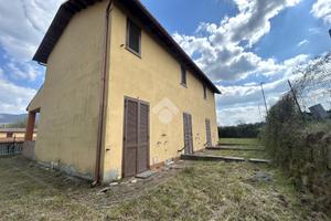 VILLA A SCHIERA A MONTECASTRILLI