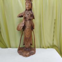 statua dea cinese in legno