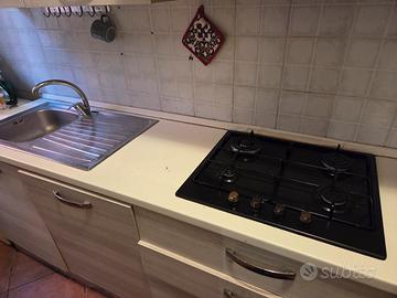 cucina completa di elettrodomestici 