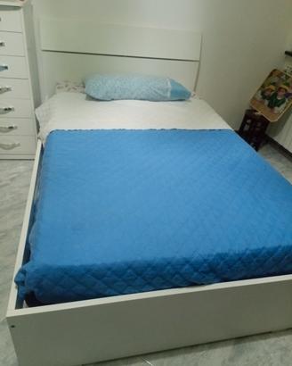 Letto una piazza e mezza,in legno bianco,con rete 