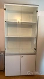 Vetrinetta moderna imminente trasloco