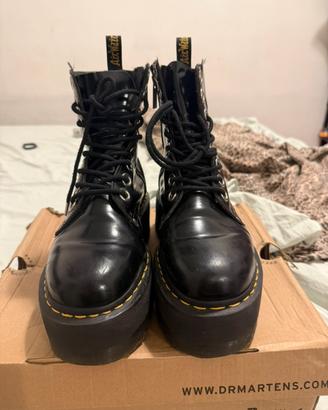 DR. Martens