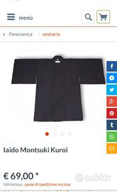 Kimono nero arti marziali o cosplay