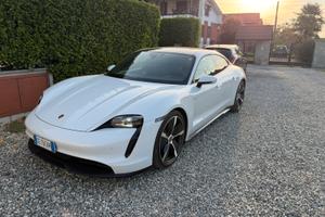Porsche Taycan con Porsche Approved scad. 2028