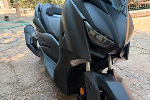 Yamaha X-Max 400